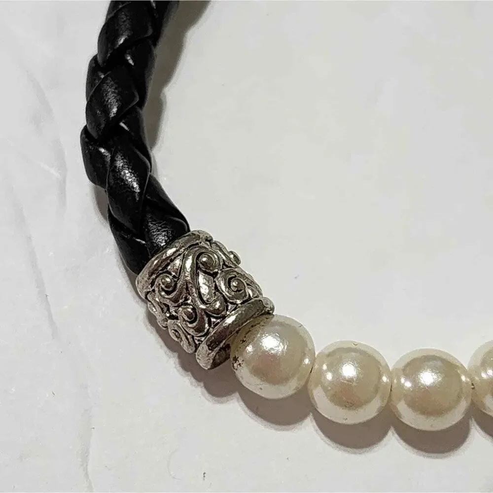 Vintage vibes chunky faux pearl and leather bracelet